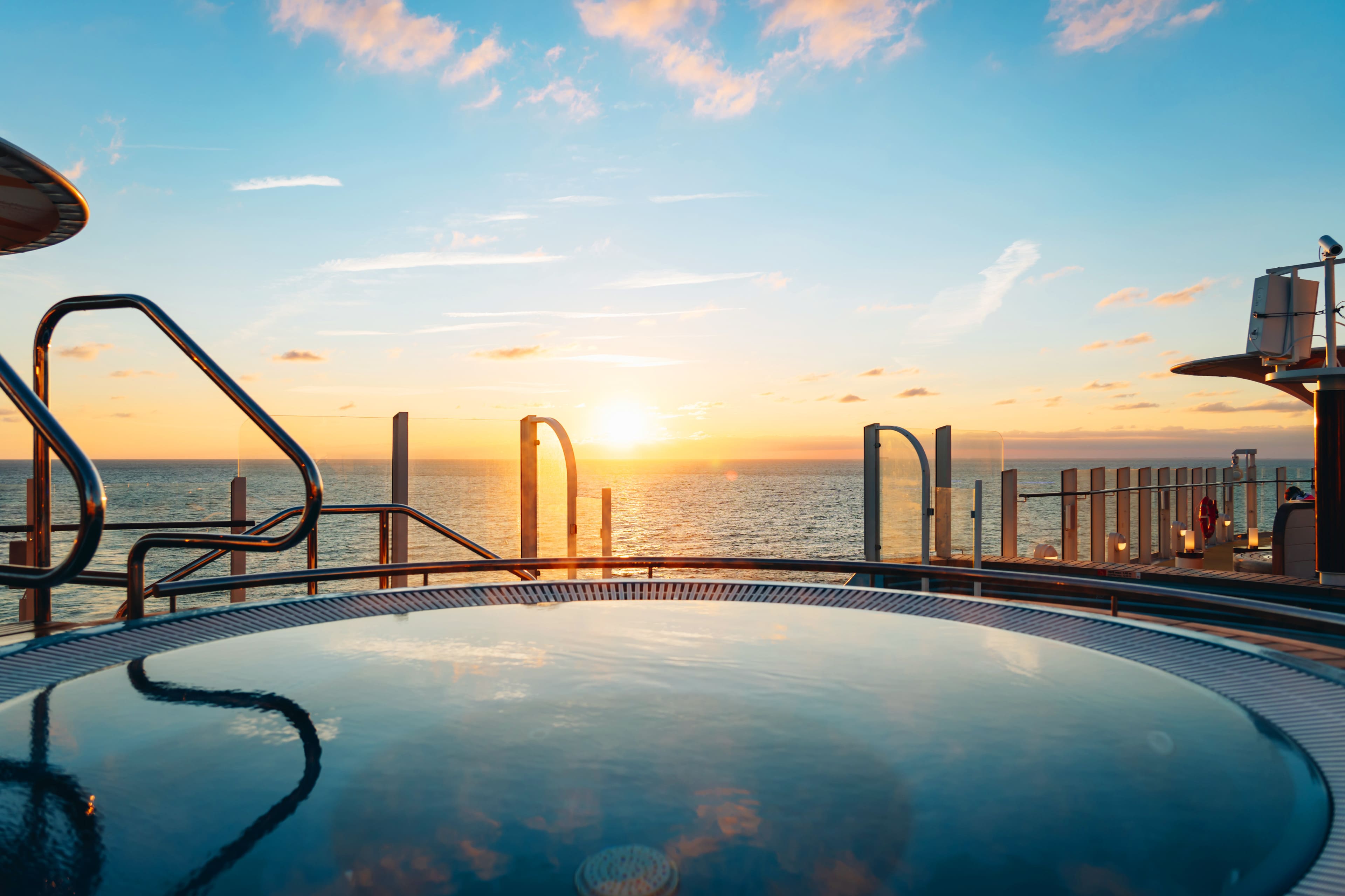 Digital Cruise Kontaktseite - Persönliche Kreuzfahrtberatung per Telefon, E-Mail und WhatsApp